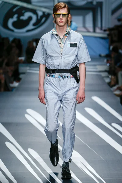 Look 11